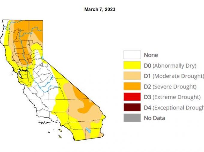 map of drought conditions improving in CA
